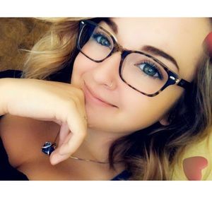 Meet your Posher, Mackenzie